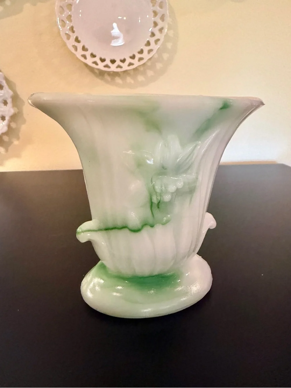 VINTAGE GREEN SLAG GLASS VASE, 1930’S-1940’S.